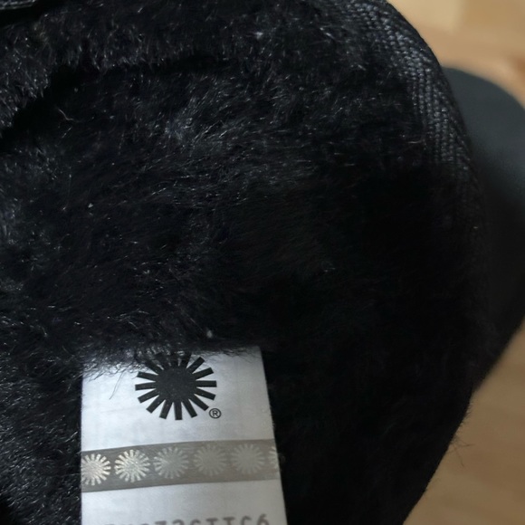 UGG black boots size 7 mid guc 💫 - Picture 8 of 10